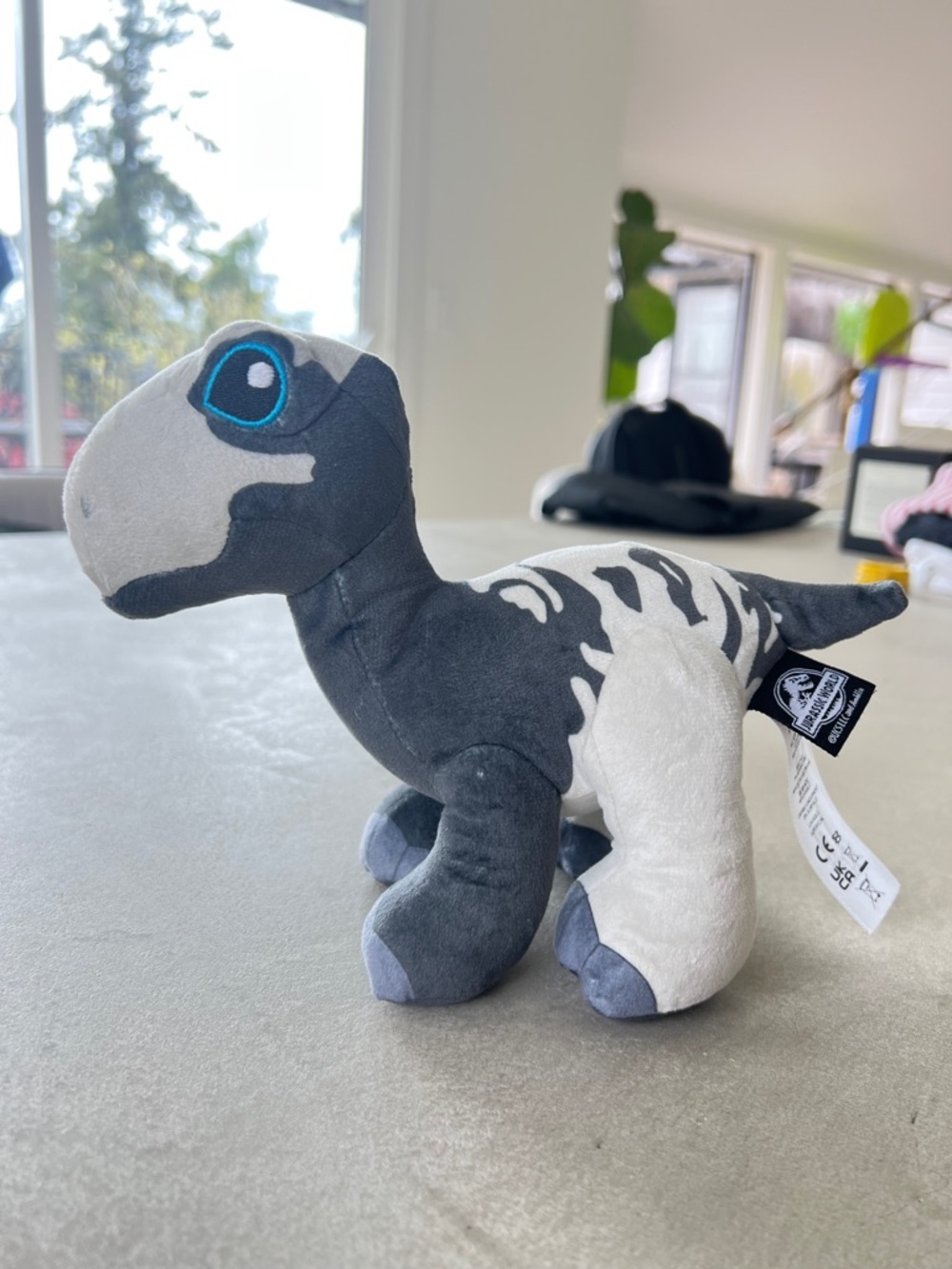 MATTEL Jurassic World Dino Trackers Brachiosaurus Plush with Sound (Grey) - Picture 4 of 10